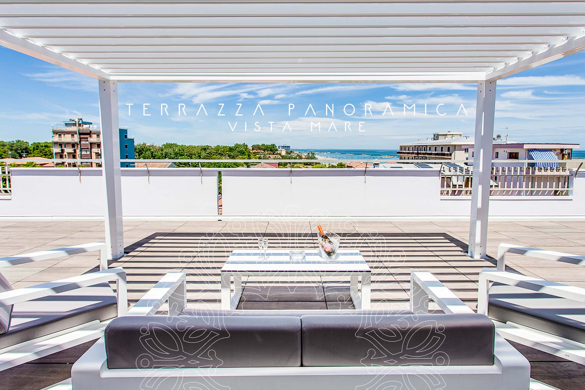 EVO BOUTIQUE HOTEL BELLARIA -- Terrazza panoramica vista mare con idromassaggio